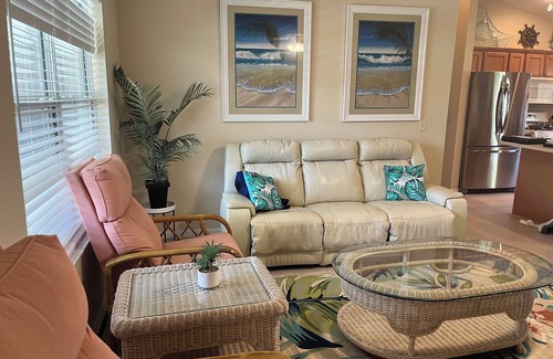 Lynnhaven House | Sunsets on the Sands in the Villages! Golf Front 3/2n Newly Remodel MasterBath!