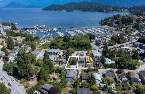 Gibsons Condo | Sunshine Coast at its best, Gibsons, close to Marina, beach and shops
