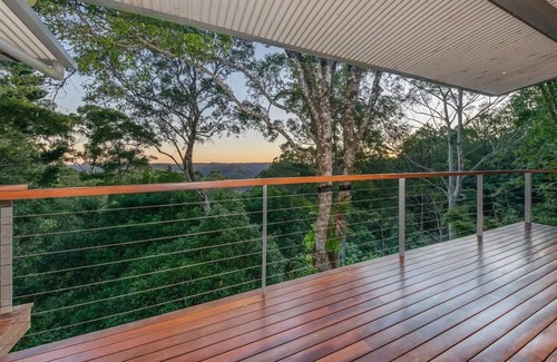 Mapleton Cottage | Sunshine Coast Hinterland. Couples Getaway. Cosy with Fireplace. Pet-Friendly!