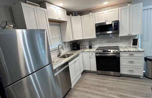 Memphis House | Sunshine Eleven GetawaynSleeps 6 Bedrooms 2 and pull out couch