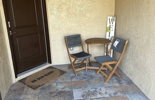Memphis House | Sunshine Eleven GetawaynSleeps 6 Bedrooms 2 and pull out couch