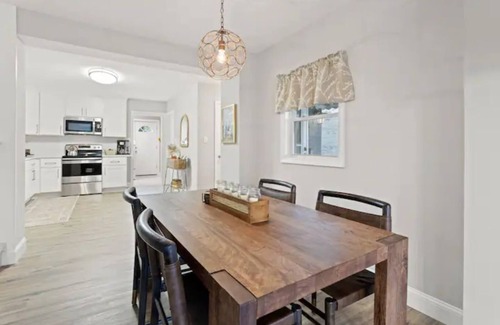 Frederick House | Sunshine House -Cheerful 2BR/2.5Bath Detached Home