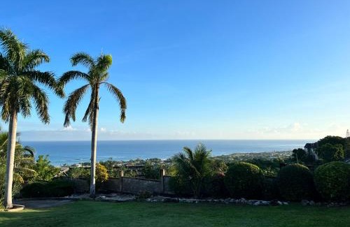 Greenwood House | Sunshine Lodge: Your home away from home