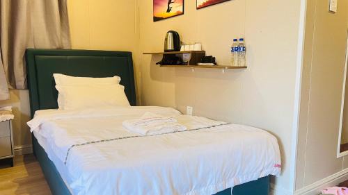 Daem Thkov Ski Chalet | Sunshine Resort Hotel Coconut Beach Koh Rong