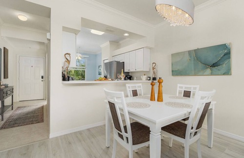 Heritage Palms Condo | Sunshine & tee-times!