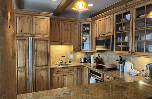 Vail Condo | SunVail Condos 32A - Gorgeous Condo Heated pool, hot tubs, Steps to Lionshead
