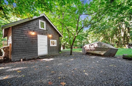 Brackendale Resort | Sunwolf Riverside Cabins