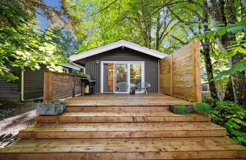 Brackendale Resort | Sunwolf Riverside Cabins
