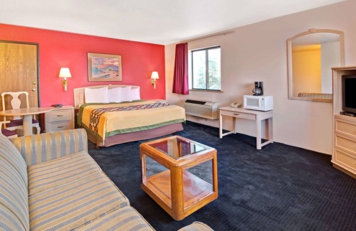 Westside Hotel | Super 8 by Wyndham Albuquerque West/Coors Blvd