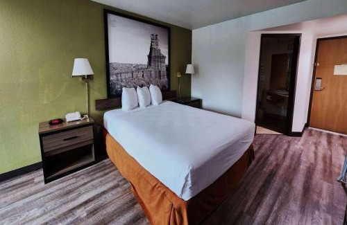 Georgian Acres Hotel | Super 8 by Wyndham Austin North/University Area