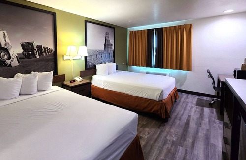 Georgian Acres Hotel | Super 8 by Wyndham Austin North/University Area