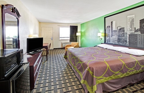 McNair Hotel | Super 8 by Wyndham Baytown/I-10
