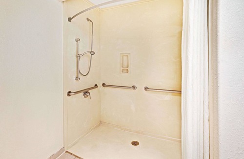 McNair Hotel | Super 8 by Wyndham Baytown/I-10
