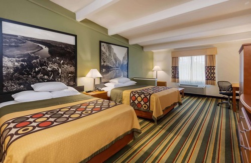 Beaumont Hotel | Super 8 by Wyndham Beaumont I-10 South/College St