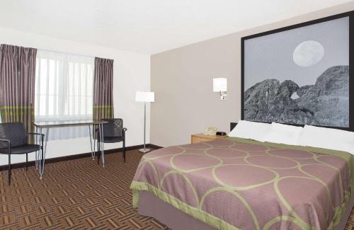 Bloomfield Hotel | Super 8 by Wyndham Bloomfield