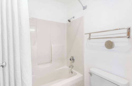 Bourbonnais Hotel | Super 8 by Wyndham Bourbonnais/Kankakee Area