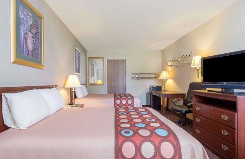 Centerville Hotel | Super 8 by Wyndham Centerville-Richmond