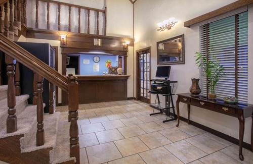 Moore Hotel | Super 8 by Wyndham City of Moore