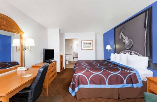 Cleburne Hotel | Super 8 by Wyndham Cleburne