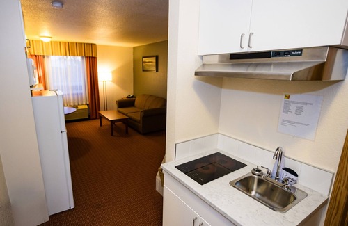 Drayton Valley Hotel | Super 8 by Wyndham Drayton Valley
