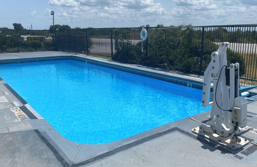 Decatur Hotel | Super 8 by Wyndham Decatur Texas