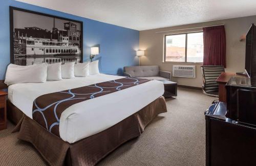 Dubuque Hotel | Super 8 by Wyndham Dubuque