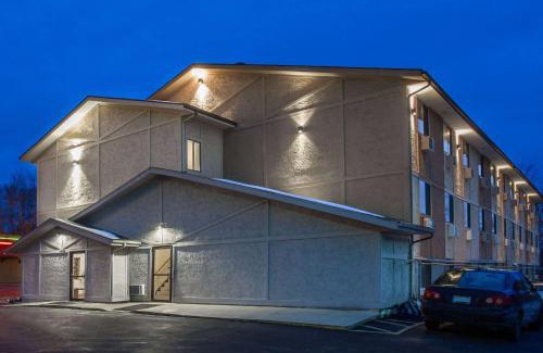 Dubuque Hotel | Super 8 by Wyndham Dubuque