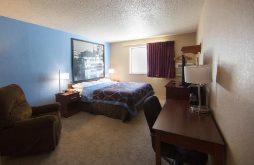 Dubuque Hotel | Super 8 by Wyndham Dubuque