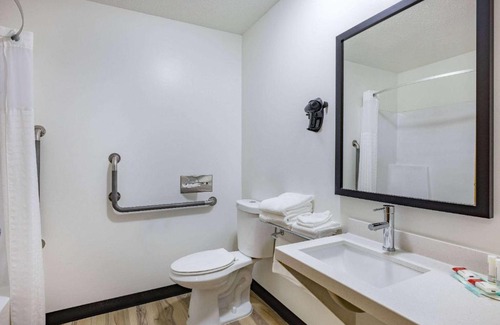 Duluth Hotel | Super 8 by Wyndham Duluth