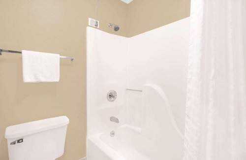 Carbon Cliff Hotel | Super 8 by Wyndham East Moline