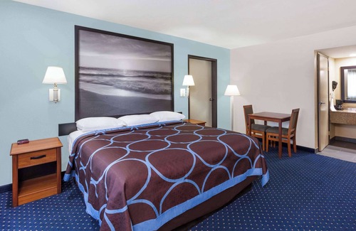 El Cajon Hotel | Super 8 by Wyndham El Cajon/San Diego