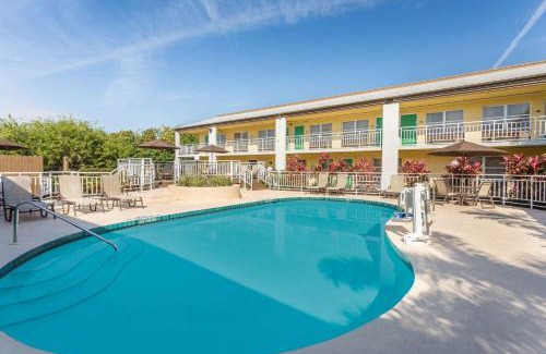 Ellenton Hotel | Super 8 by Wyndham Ellenton Bradenton Area