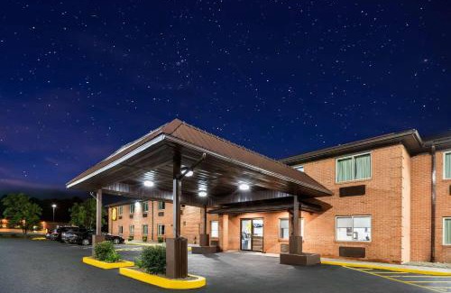 Kingmont Hotel | Super 8 by Wyndham Fairmont