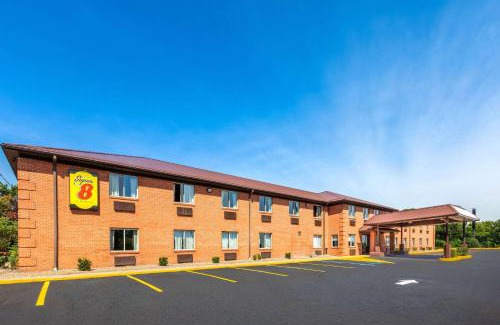 Kingmont Hotel | Super 8 by Wyndham Fairmont