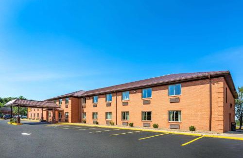 Kingmont Hotel | Super 8 by Wyndham Fairmont
