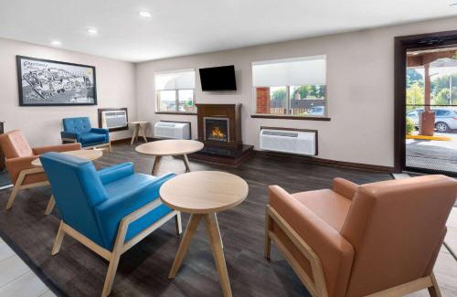 Kingmont Hotel | Super 8 by Wyndham Fairmont