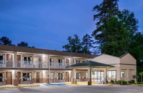 Gadsden Hotel | Super 8 by Wyndham Gadsden AL