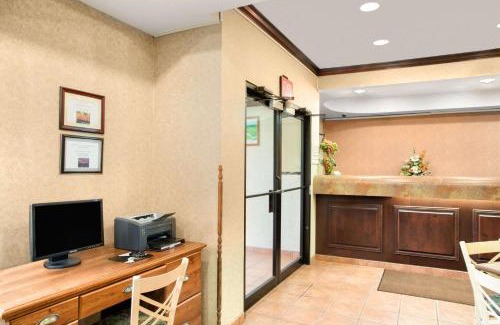 Grayville Hotel | Super 8 by Wyndham Grayville