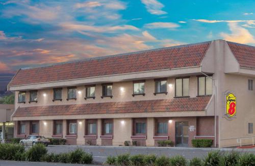 Hayward Hotel | Super 8 by Wyndham Hayward Downtown
