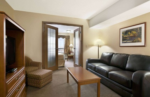 High Level Hotel | Super 8 by Wyndham High Level AB