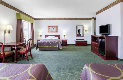 Hillsboro Hotel | Super 8 by Wyndham Hillsboro TX
