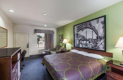 Southbelt/Ellington Hotel | Super 8 by Wyndham Houston Hobby Airport South
