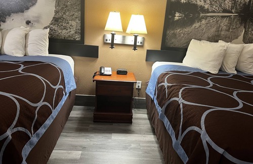 Huntsville Hotel | Super 8 by Wyndham Huntsville