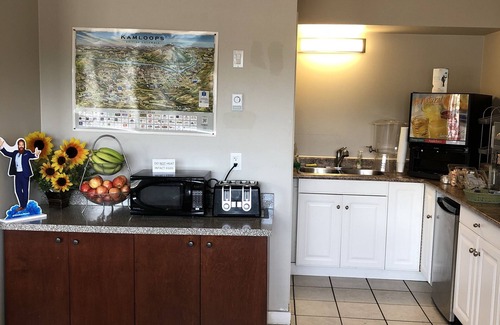 Valleyview Hotel | Super 8 by Wyndham Kamloops East
