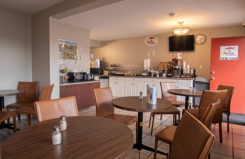 Valleyview Hotel | Super 8 by Wyndham Kamloops East