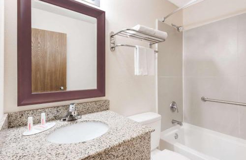 LaVale Hotel | Super 8 by Wyndham La Vale/Cumberland Area