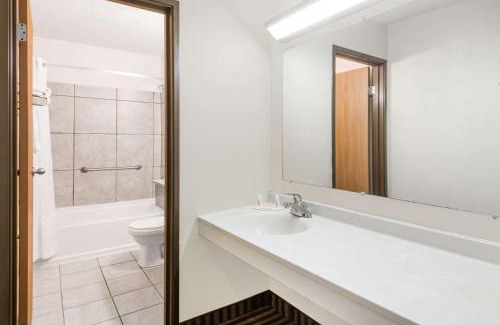LaVale Hotel | Super 8 by Wyndham La Vale/Cumberland Area