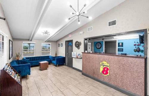 Lantana Hotel | Super 8 by Wyndham Lantana West Palm Beach