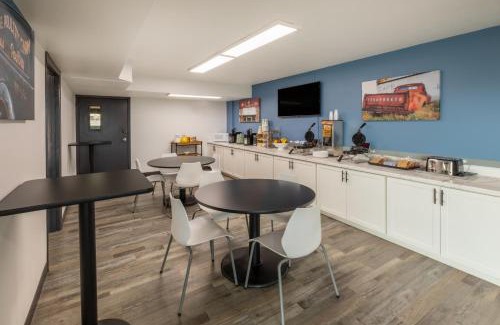 Bonanza Hotel | Super 8 by Wyndham Laredo