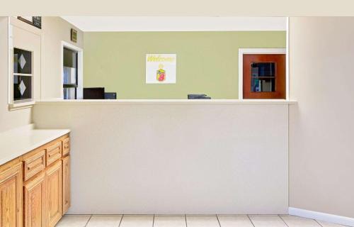 Laurel Hotel | Super 8 by Wyndham Laurel